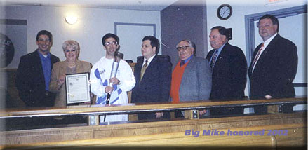 w-mikehonored2002.jpg